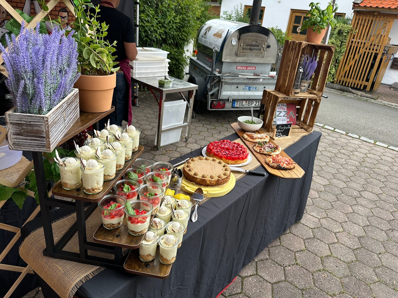 Aufbau des Dessert-Buffets